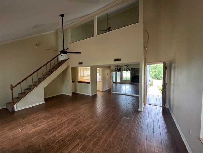 Building Photo - 101 Golf Ct
