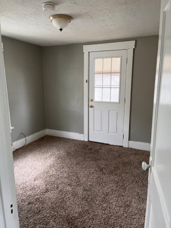 308 Mc Clure Ave Unit B, Sharon, PA 16146 Room for Rent in Sharon, PA