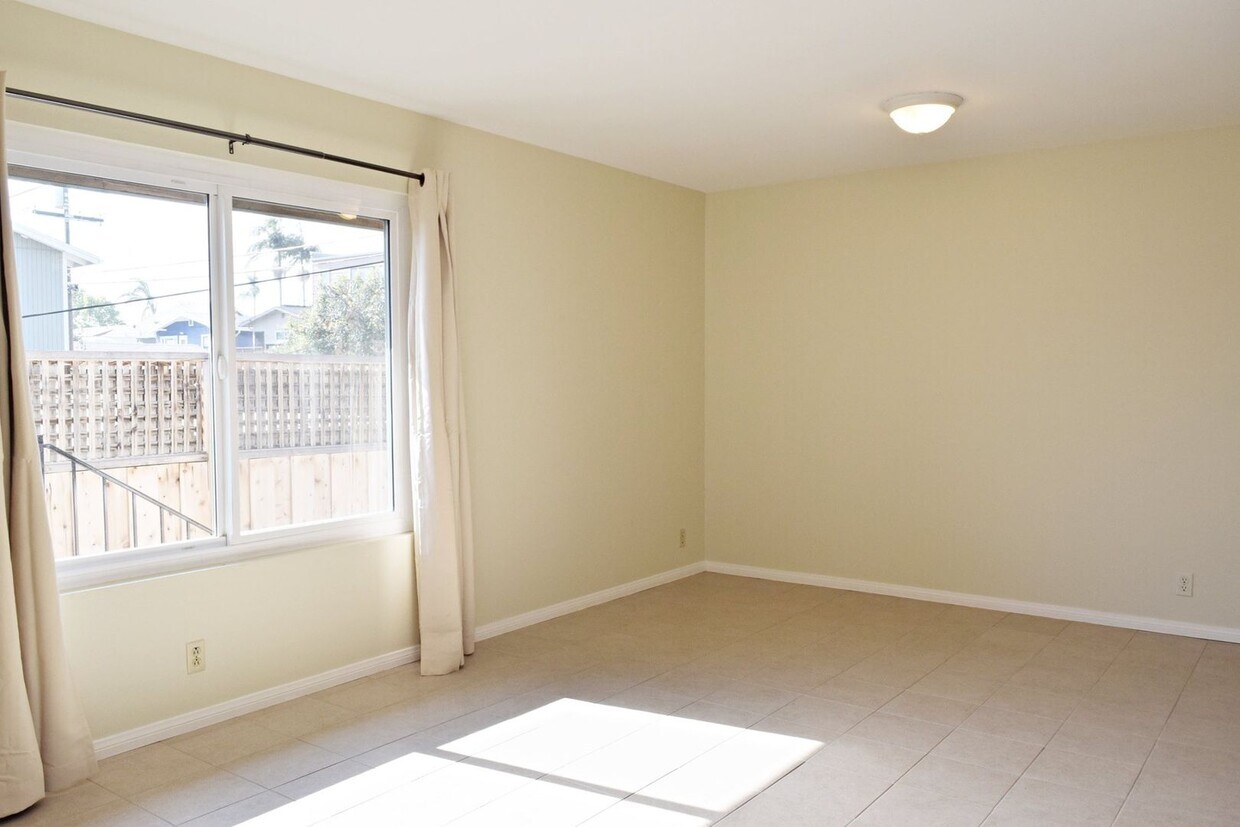 Foto principal - Upstairs 2BR/1BA North Park Apt with Assig...