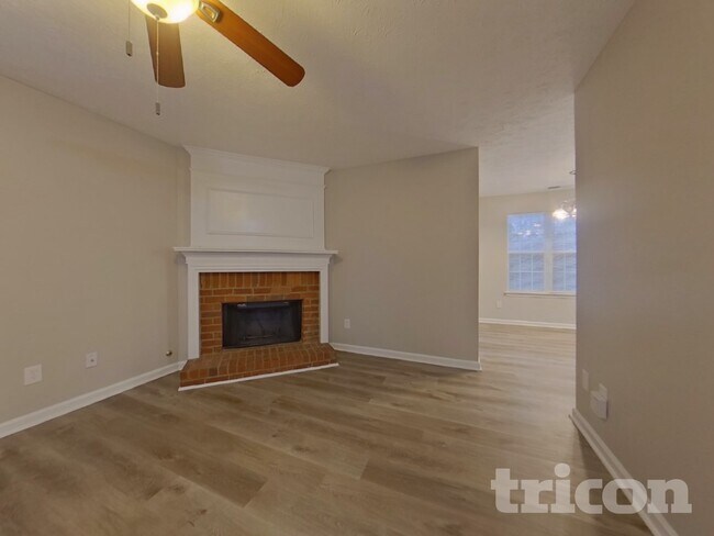 Foto del edificio - 915 Riley Farm Ln