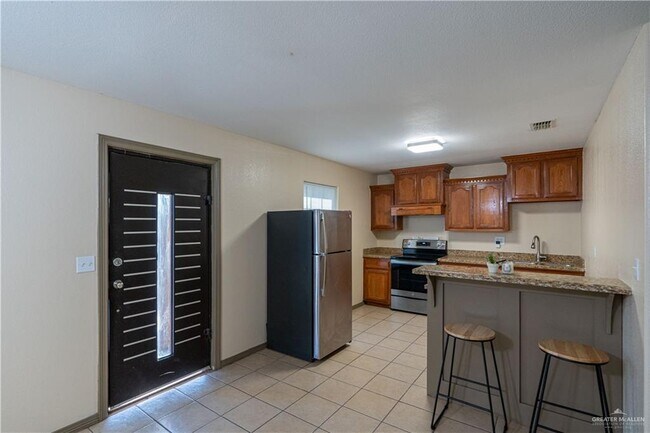 Building Photo - 11 Queen Palm Dr