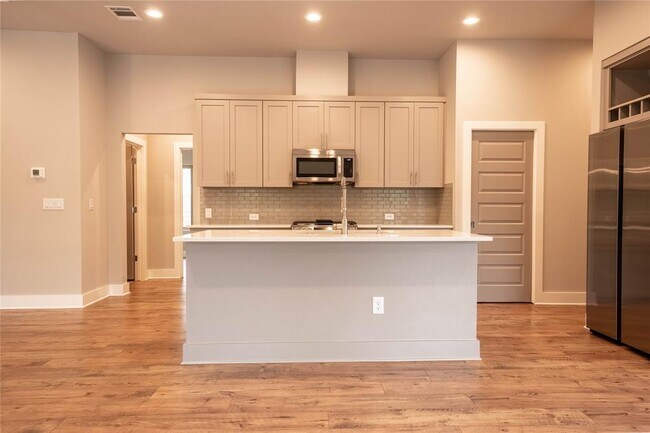 Foto del edificio - 21802 Surrey Ln