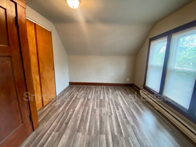 Foto del edificio - 438 Crestwood Ave