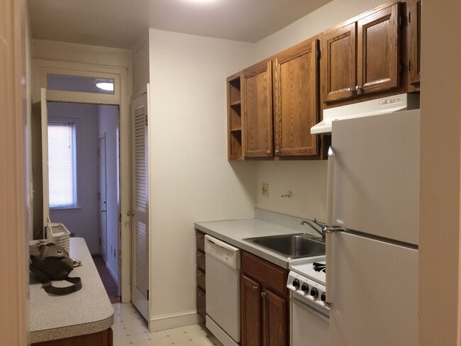 Foto del edificio - 4025 Davis Pl NW