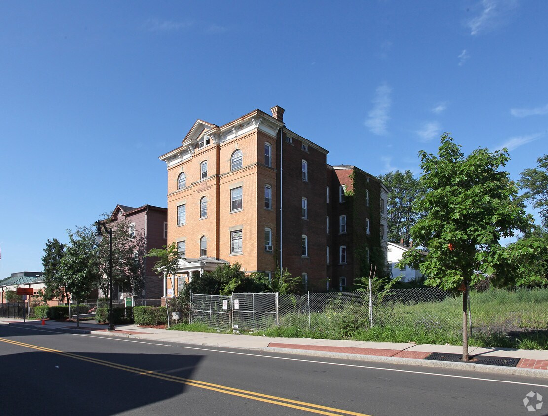 Building Photo - 156-160 Washington St