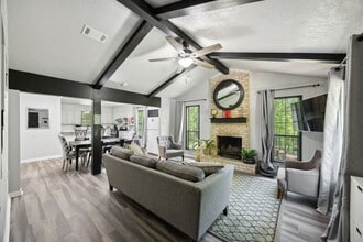 Building Photo - 10 Boat Launch Rd