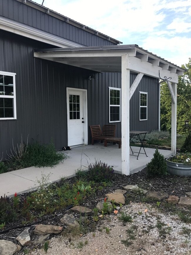 Building Photo - Barn dominium