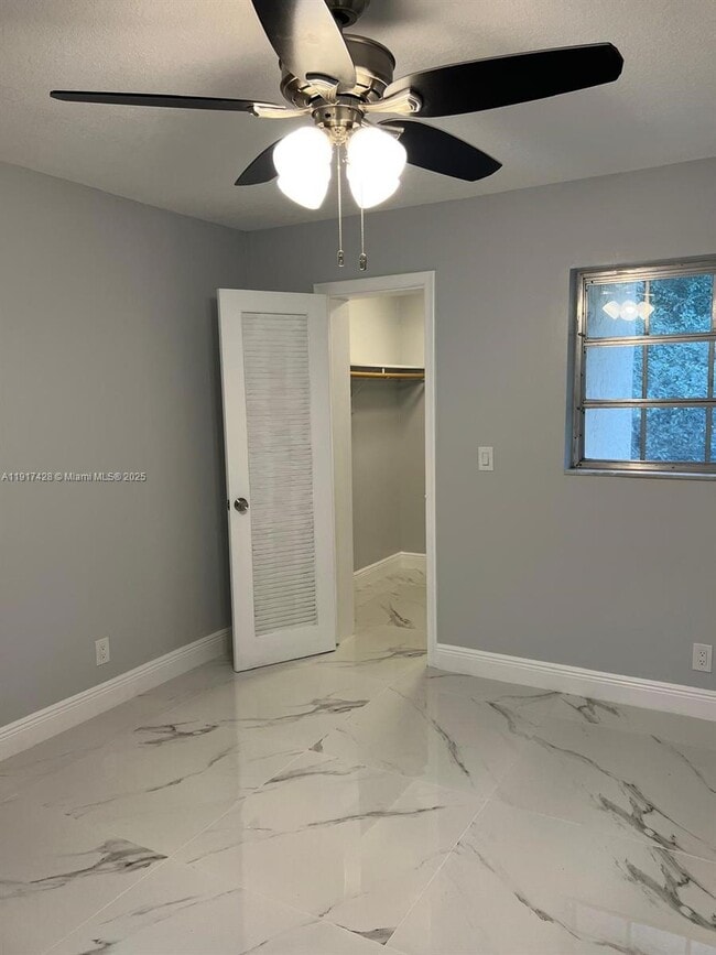 Building Photo - 3064 Riverside Dr