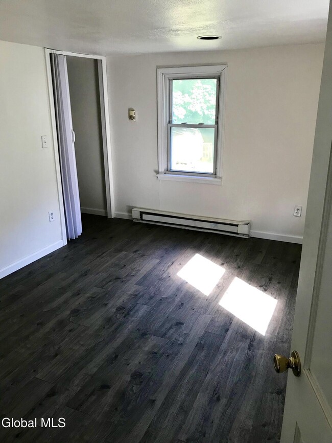 Building Photo - 13 Montcalm Street