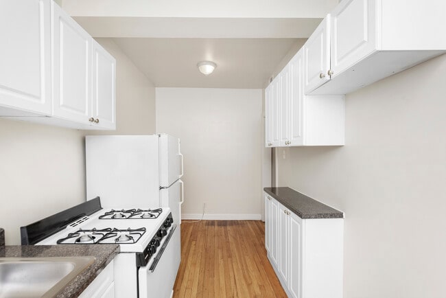 Building Photo - 550 W Aldine Ave
