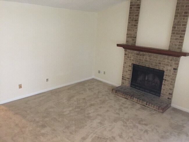 Foto del edificio - 1428 Brookwood Pl