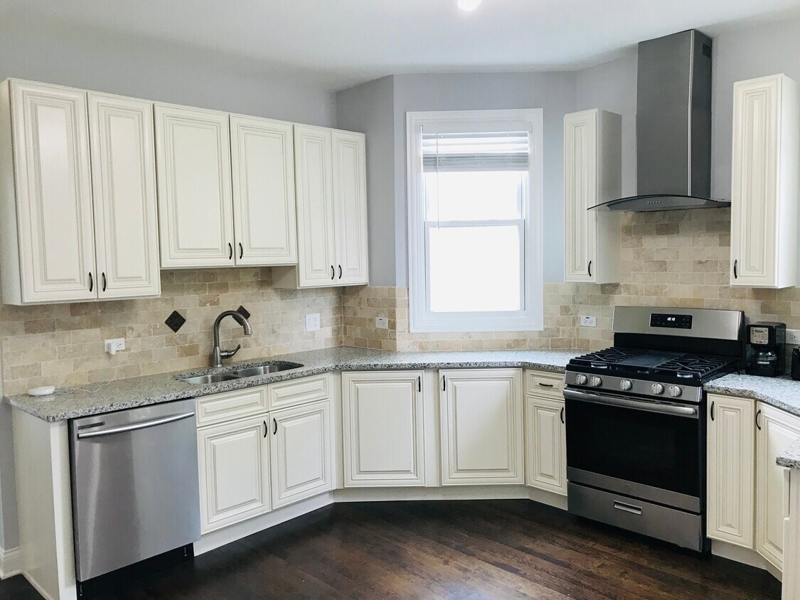 Foto principal - 2824 N Ridgeway Ave