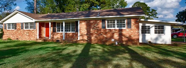Foto del edificio - COMING SOON 7/29/25-Charming 3-bedroom 2 -...
