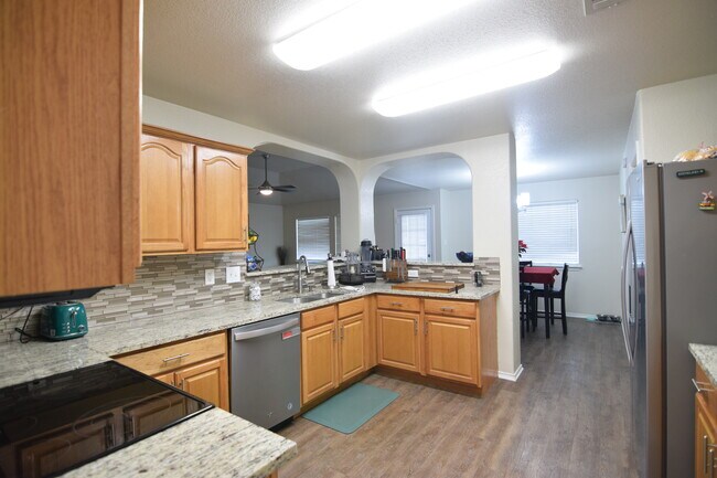 Building Photo - 4814 Water Oak Dr