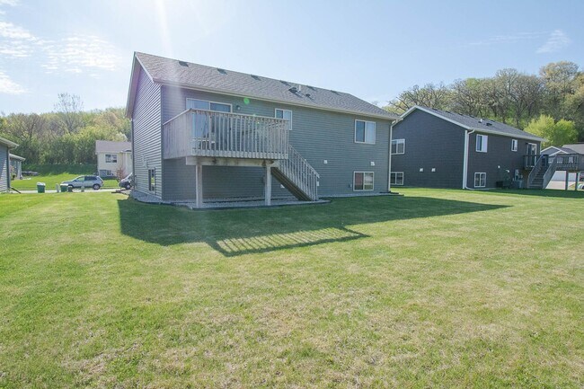 Foto del edificio - Move-In Ready NW Rochester Home with Finished Lower Level