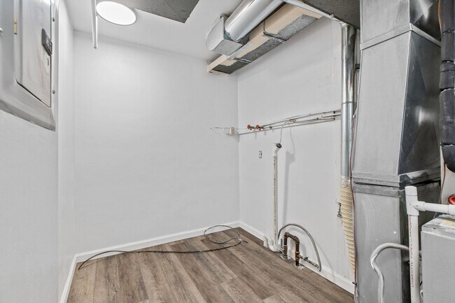Building Photo - 3BR Townhome for Rent - with Central Air!!