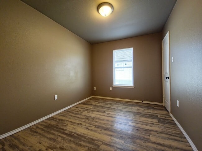 Building Photo - Cozy 3/2/1 in Northeast Lubbock