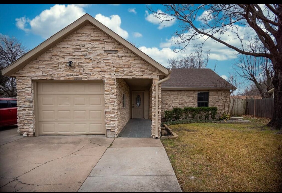 2420 McAdoo Ln Fort Worth, TX 76131 Alquileres en Fort Worth, TX