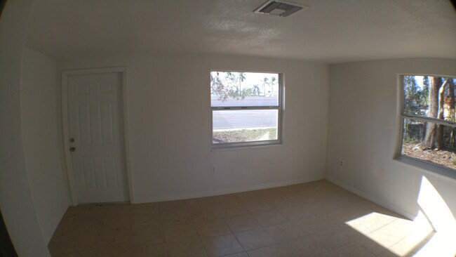 Foto del edificio - 5017 9th St, E.
