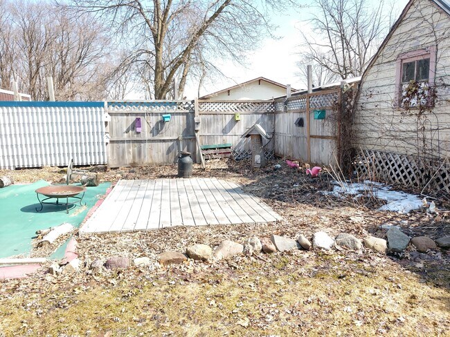 Building Photo - Neat, Clean and Cozy 2 bedroom Rambler