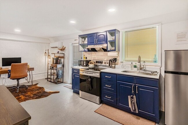 Building Photo - 2100 Cascade Rd