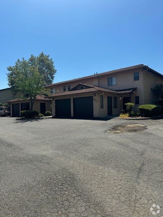 Building Photo - 821 Mission Sierra Ct