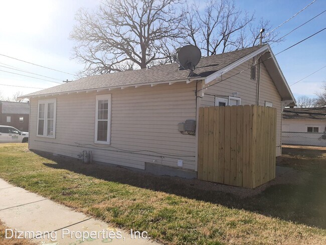 Building Photo - 2 br, 1 bath House - 937 E. Turner St.
