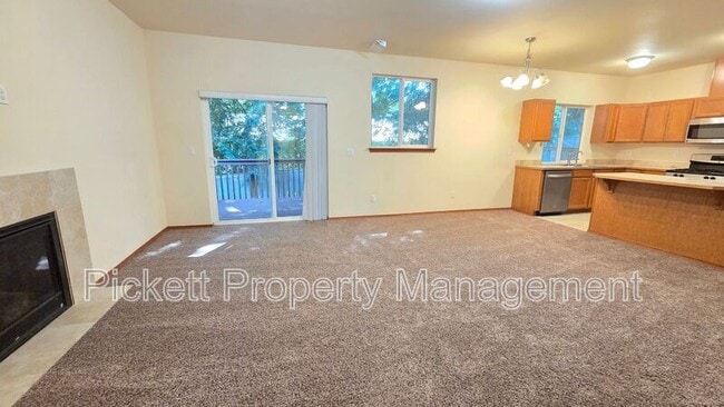Building Photo - 6710 Takota Pl NE