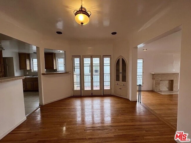 Building Photo - 942 S Mansfield Ave