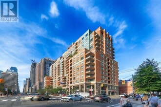 Building Photo - 889 Bay St.
