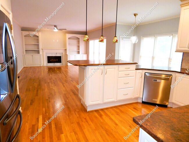 Foto del edificio - 125 Broadwell Oaks Ct