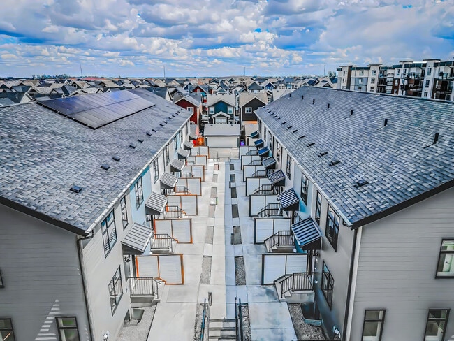 Building Photo - 20 Masters Dr SE