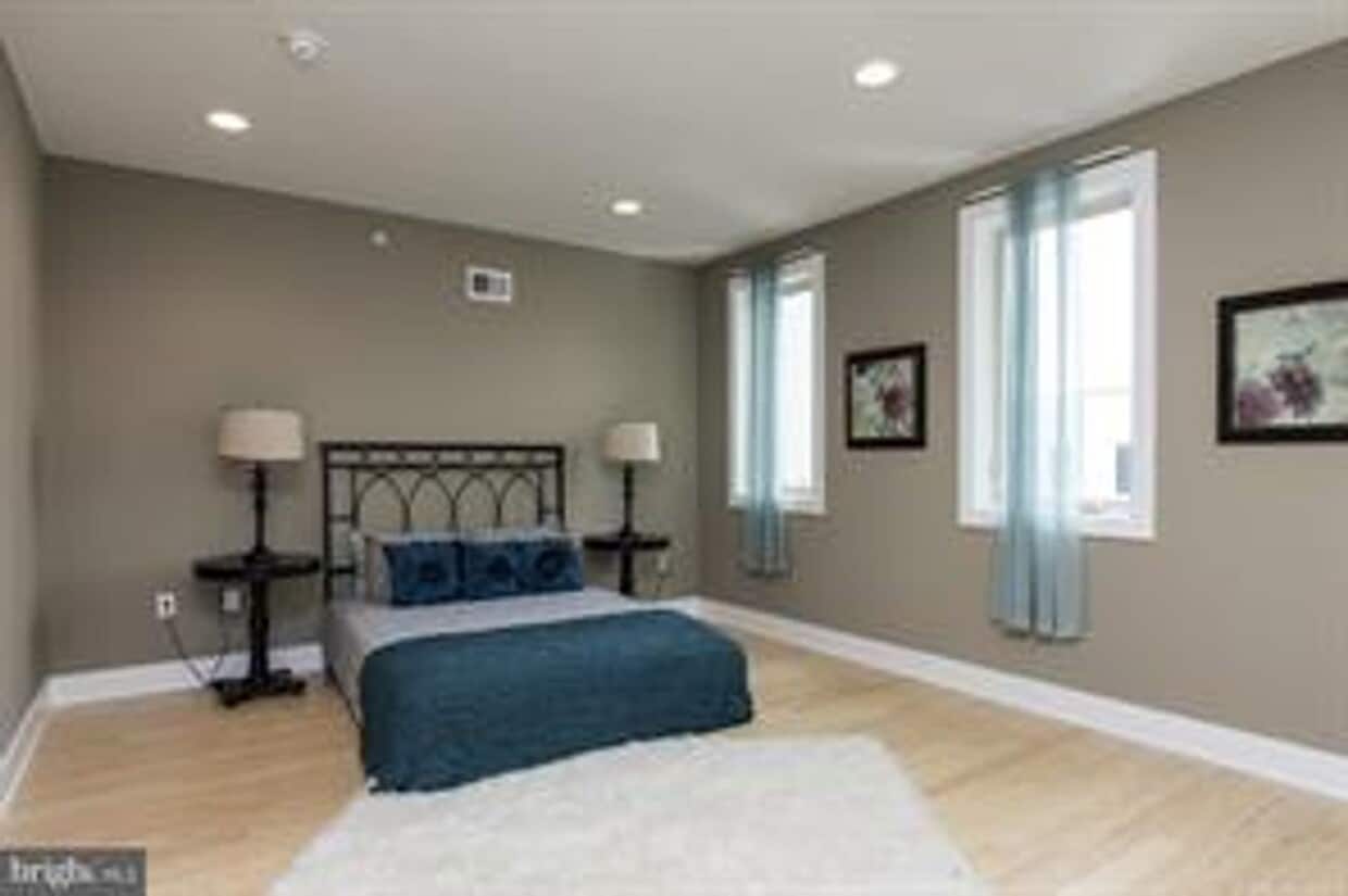 Manayunk Townhome with 2 Car Parking - Manayunk Townhome with 2 Car Parking