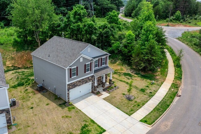 Foto del edificio - 4116 Village Blvd NW