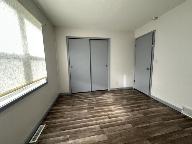 Building Photo - 2410 New Haven Ct
