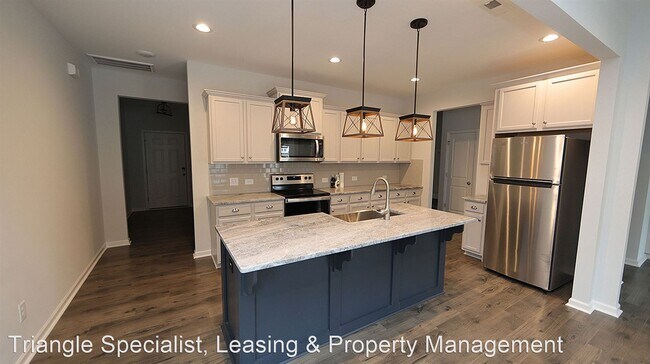 Building Photo - 3 br, 2.5 bath House - 31 Little Leaf Lane