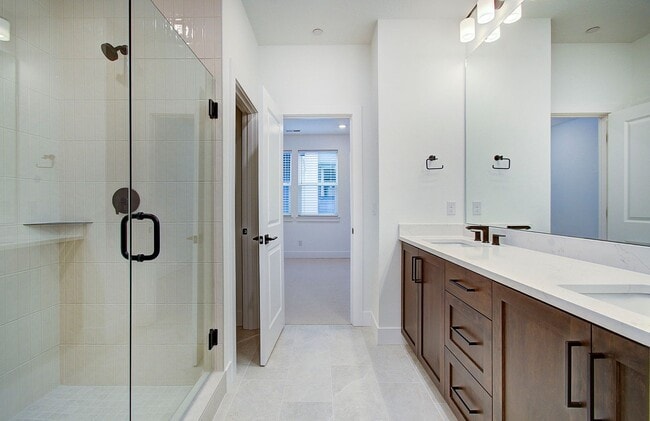 Building Photo - Luxury Upgraded Executive Townhome | 4 Bed | 3 Bath in Prime Camas School District