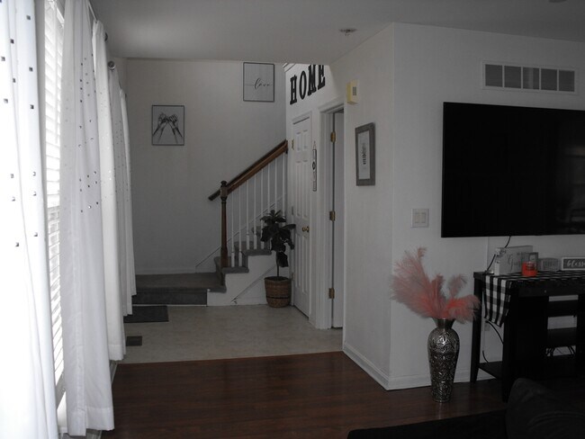 Building Photo - 212 Cider Run