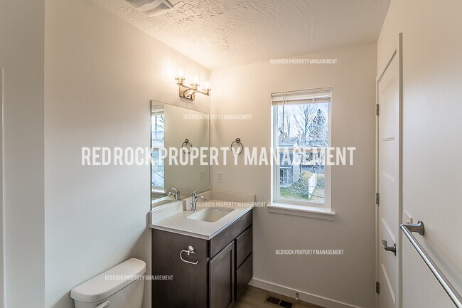 Foto del edificio - 1122 N Davis Ln