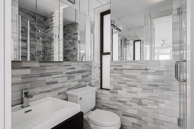 Foto del edificio - 345 E 5th St