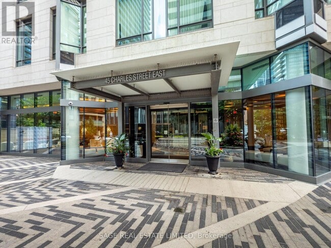 Photo du bâtiment - 45 Charles St E