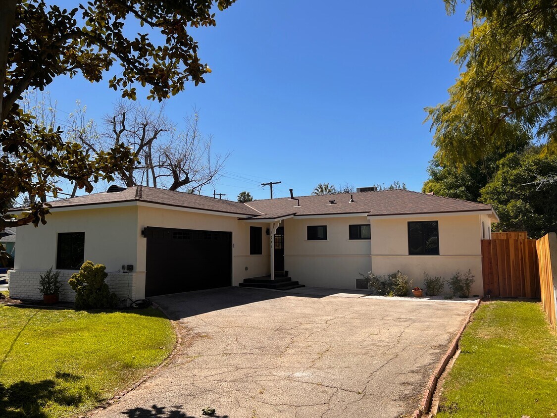 Primary Photo - 6641 Glade Ave