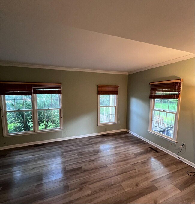 Building Photo - 8686 Manahan Dr