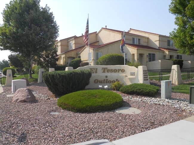 Foto del edificio - ALL PROSPECTIVE TENANTS MUST SUBMIT A $58 ...
