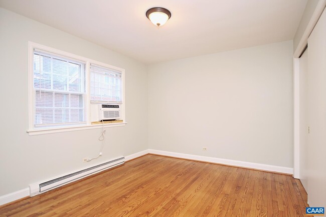 Building Photo - 2114 Ivy Rd