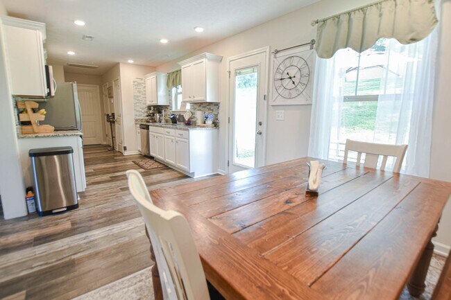 Foto del edificio - Pet Friendly Three Bedroom in Pleasant View!