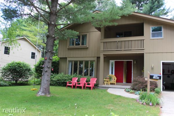 Primary Photo - 1203 Adams Dr