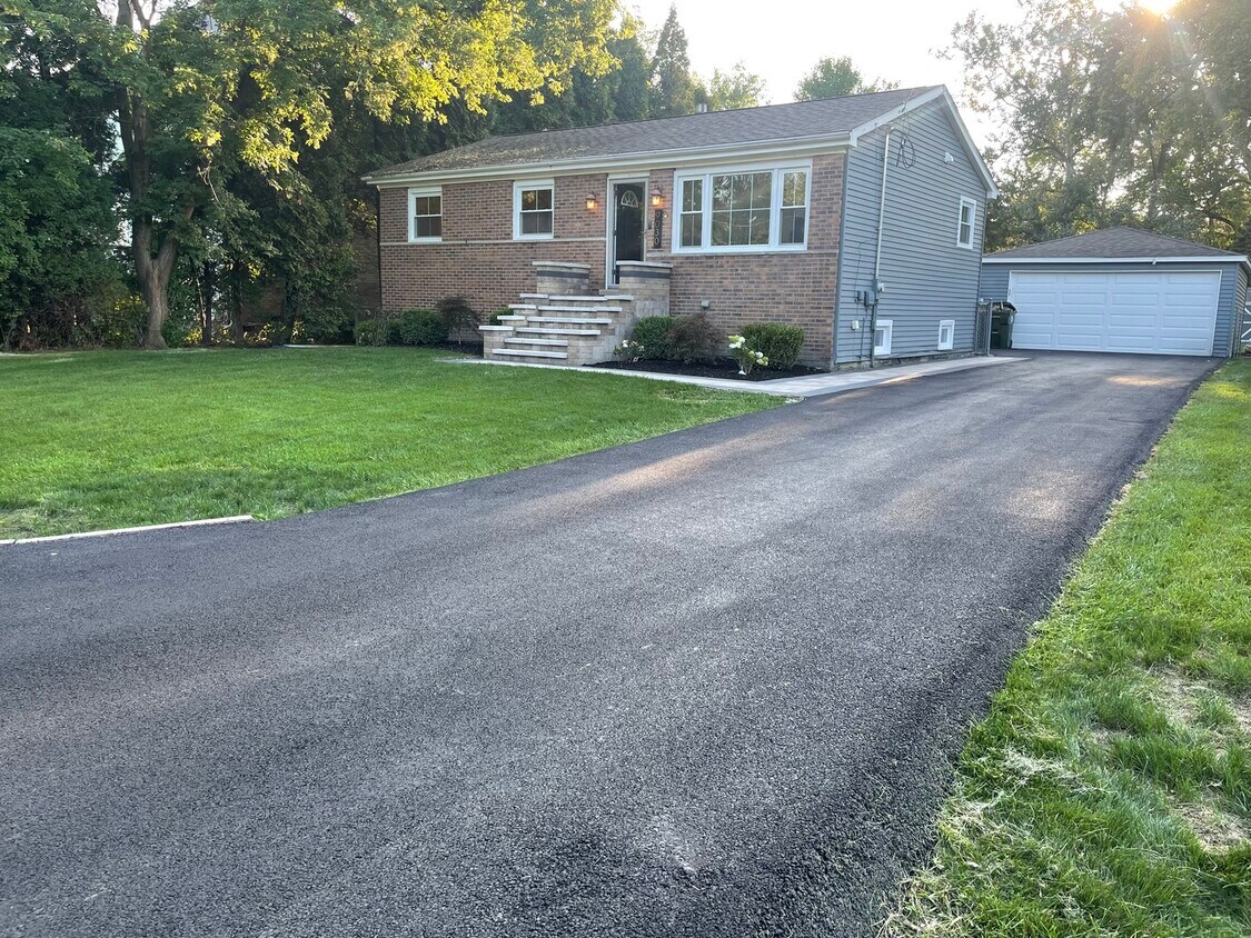 Foto principal - 9030 Palisades Rd