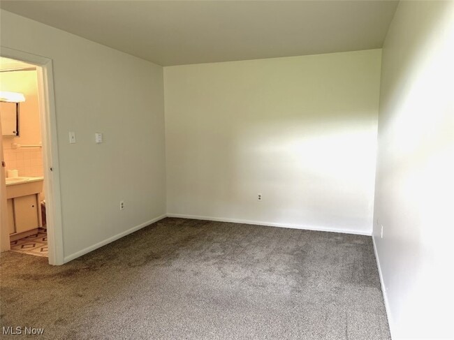 Building Photo - 401 Colonial Dr