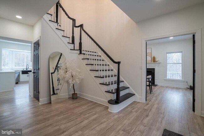 Foto del edificio - 8261 Tinsley Pl